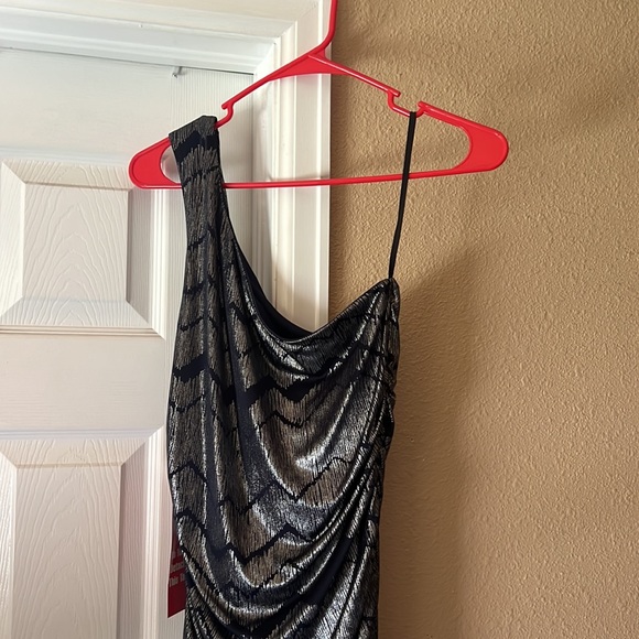 Dress - Picture 4 of 5